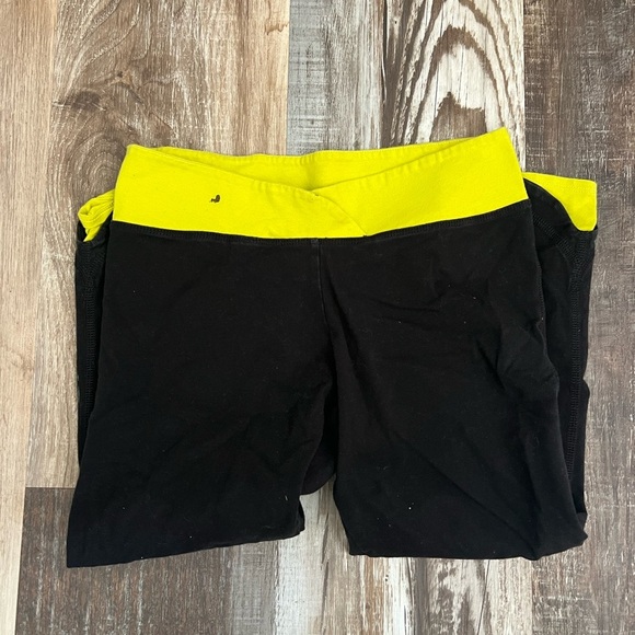 Women’s Aerie Capri Leggings - Picture 2 of 6